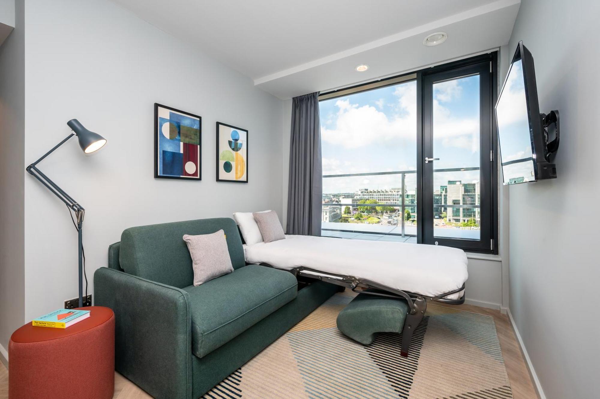 Staycity Quay Apartahotel 4*
